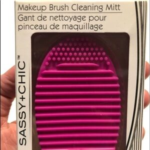 Make Up cleaning mitt New! Pink make up cleaning mitt